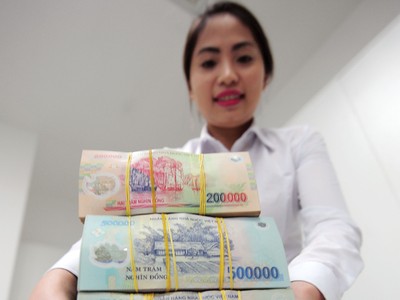Chênh lệch giữa tăng trưởng tín dụng và huy động vốn vẫn đặt ra yêu cầu cân đối thanh khoản và cơ cấu nguồn vốn với ngành ngân hàng