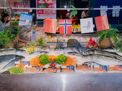 Cá hồi Na Uy được bày bán tại siêu thị ở Việt Nam.