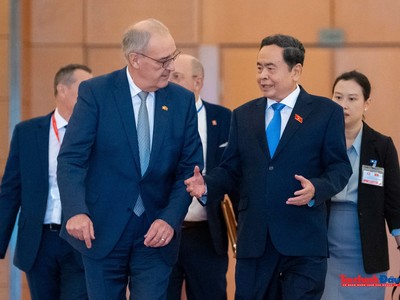 Chủ tịch Quốc hội Trần Thanh Mẫn hội kiến Tổng thống Thụy Sĩ.