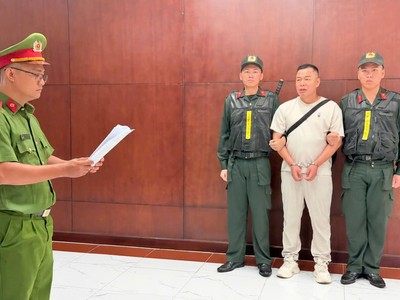 Cơ quan công an thực hiện lệnh bắt tạm giam SUN YUPENG (Tôn Bằng)