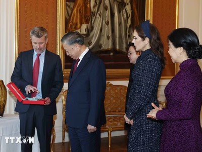 Nhà Vua Frederik X trao tặng Tổng Bí thư, Chủ tịch nước Tô Lâm Huân chương Voi (Order of the Elephant) - huân chương cao quý nhất của Vương quốc Đan Mạch. (Ảnh: Thống Nhất/TTXVN)