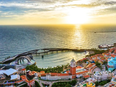 Hạ tầng du lịch – giải trí – nghỉ dưỡng toàn diện là chìa khóa đưa Phú Quốc khẳng định vị thế tâm điểm du lịch MICE (Ảnh: Thị trấn Hoàng Hôn)