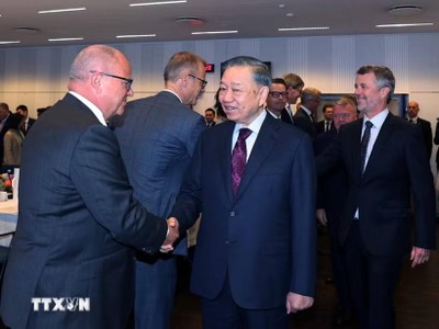 Tổng Bí thư, Chủ tịch nước Tô Lâm và Nhà Vua Đan Mạch Frederik X dự cuộc gặp gỡ lãnh đạo một số doanh nghiệp tiêu biểu của Đan Mạch. (Ảnh: Thống Nhất/TTXVN)