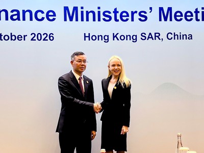 Bộ trưởng Bộ Tài chính Ngô Văn Tuấn và Thứ trưởng Bộ Tài chính Hoa Kỳ Erin Browne tại buổi làm việc.