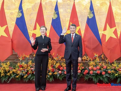 Thủ tướng Lê Minh Hưng và Thủ tướng Liechtenstein Brigitte Haas.