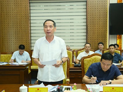 Lãnh đạo Sở Tài chính báo cáo tại cuộc họp 