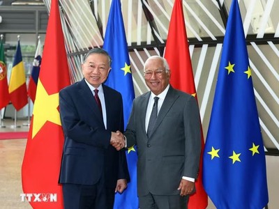Chủ tịch Hội đồng Châu Âu Antonio Costa chủ trì lễ đón Tổng Bí thư, Chủ tịch nước Tô Lâm. (Ảnh: Thống Nhất/TTXVN)