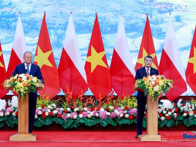 Thủ tướng Lê Minh Hưng và Thủ tướng Ba Lan Donald Tusk họp báo thông tin kết quả hội đàm.