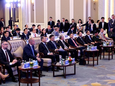 Thủ tướng Lê Minh Hưng và Thủ tướng Ba Lan Donald Tusk dự Hội nghị Bàn tròn doanh nghiệp Việt Nam - Ba Lan, chiều 26/10.