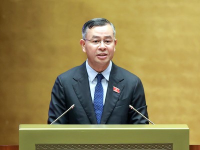 Bộ trưởng Bộ Tài chính Ngô Văn Tuấn báo cáo cuối phiên thảo luận - Ảnh Đức Thanh.