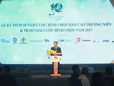 Ông Lê Trọng Minh, Tổng Biên tập Báo đầu tư, đồng Trưởng Ban tổ chức Cuộc nình chọn Báo cáo thường niên phát biều tại lễ kỷ niệm. Ảnh: Lê Toàn