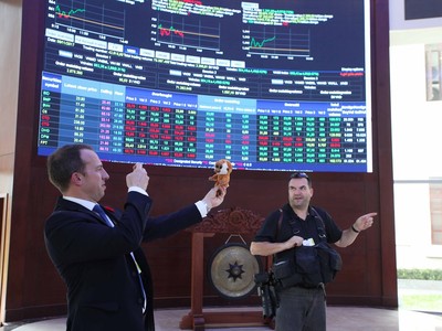 Tháng 11, thanh khoản HOSE kỷ lục hơn 32.479 tỷ đồng/phiên