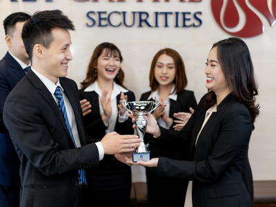 Chứng khoán Bản Việt nhận 2 giải thưởng từ FinanceAsia Country Awards 