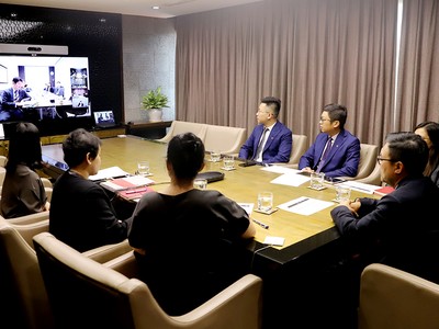 Lễ ký kết theo hình thức trực tuyến do ảnh hưởng bởi dịch bệnh Covid-19