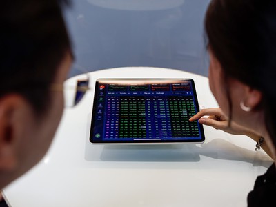 Chứng khoán Rồng Việt kỷ niệm 18 năm "trưởng thành vững bước"