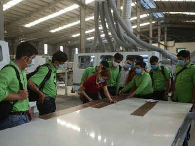 Gạch SPC có ưu điểm lắp đặt đơn giản