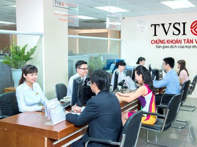 Chứng khoán Tân Việt tặng Quỹ vắc-xin 3 tỷ đồng