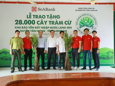SeABank trao tặng 28.000 cây tràm cừ cho Khu Bảo tồn Đất ngập nước Láng Sen