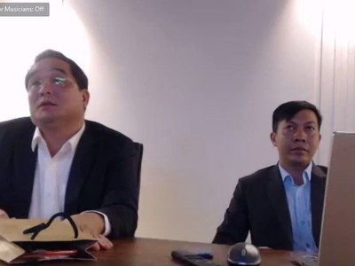 Ông Nguyễn Việt Anh (trái) và ông Nguyễn Thúc Anh Thi 