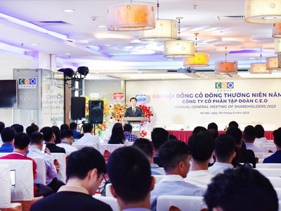 Không đủ tỷ lệ tổ chức đại hội, lãnh đạo CEO Group dành thời gian chia sẻ với cổ đông