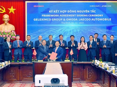 Lãnh đạo Tập đoàn Geleximco và Công ty TNHH Ô tô Omoda & Jaecoo tại buổi lễ ký kết hợp đồng nguyên tắc.
