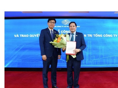 Chủ tịch HĐQT Trần Đình Tuấn (trái) và Tổng giám đốc Phạm Thái Dương (phải).