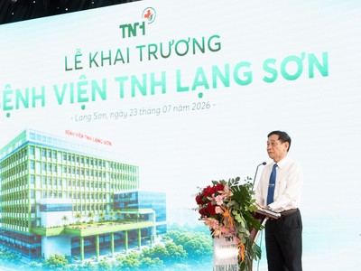 Thầy thuốc nhân dân, bác sỹ cao cấp Lê Xuân Tân, Tổng giám đốc TNH phát biểu khai trương bệnh viện.
