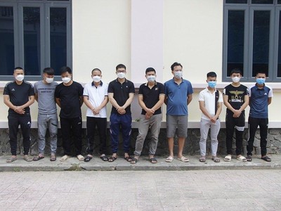 10 đối tượng bị bắt trong chuyên án “Thu thập, tàng trữ, trao đổi, mua bán công khai hóa trái phép thông tin về tài khoản ngân hàng”.