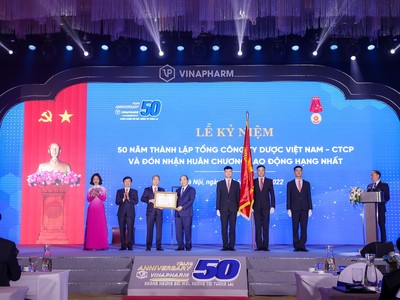Tổng công ty Dược Việt Nam (DVN) được trao tặng huân chương Lao động hạng Nhất