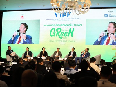 Các diễn giả tham gia phiên thảo luận tại VIPF (Ảnh: Lê Toàn)