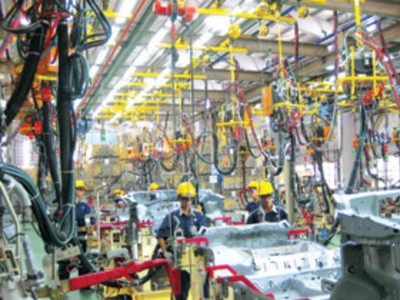 Dây chuyền lắp ráp xe KIA tại nhà máy Chu Lai Trường Hải