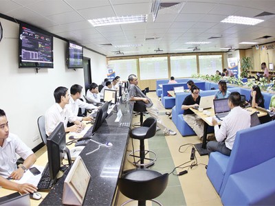 SME trượt dài sau cú sảy chân của CEO - Ảnh: Hoài Nam