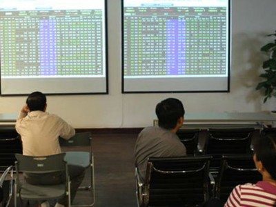 PXT tạm ngừng giao dịch, ATA và NKG “kẻ vào, người ra”