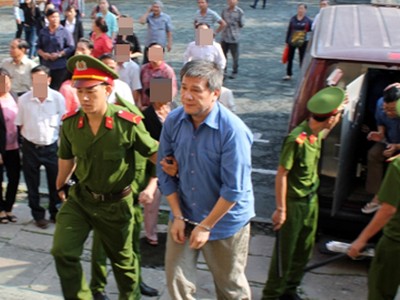 Bị cáo Dương Thanh Cường được dẫn giải vào tòa sáng nay