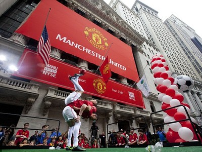 Thi đấu tệ, cổ phiếu của MU lao dốc... thảm