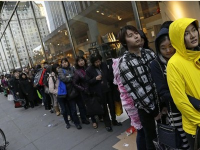 Dòng người xếp hàng mua iPhone 6 ở New York