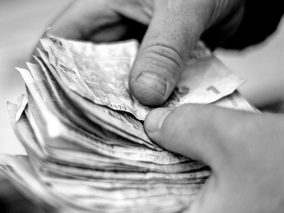 “Chợ đen” tài chính bùng phát, kinh tế Ukraine khủng hoảng?