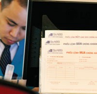 Thuế thu nhập chứng khoán: Bộ Tài chính muốn giữ quan điểm