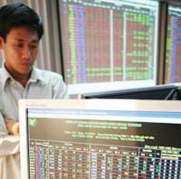 Thói quen không tốt của đa số NĐT là dành quá nhiều thời gian theo dõi bảng điện tử.