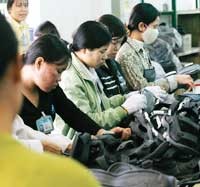 Các doanh nghiệp ngày càng gặp khó khăn trong việc tuyển dụng và lưu giữ nhân viên có tay nghề chuyên môn cao.
