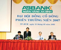 Đại hội đồng cổ đông của ABBank hôm 31/3 quyết định tăng vốn điều lệ lên 3.002 tỷ đồng