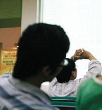 Điều đáng quan ngại không phải là tốc độ sụt giảm của VN-Index, mà là sự sụt giảm của chỉ số lòng tin