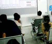 Nhiều NĐT đã tìm đến vàng như một cứu cánh.