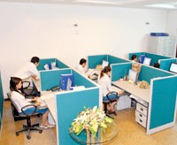 Xây dựng môi trường làm việc chuyên nghiệp để khích lệ tinh thần làm việc của nhân viên.