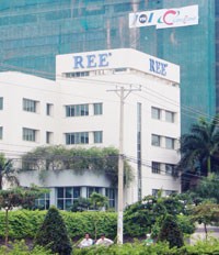 Lỡ bước trong đầu tư tài chính, REE đang nỗ lực tìm lại chính mình.