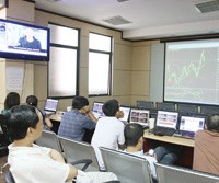 Để tồn tại và phát triển, các sàn vàng phải liên tục đưa ra những dịch vụ cạnh tranh.