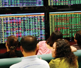 VN-Index chạm vào vùng kháng cự mạnh