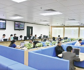 Khi thị trường xuống giá, nhiều người bắt đầu nói đến việc “dò đáy” để mua vào.