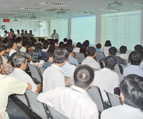 Số lượng nhà đầu tư tham gia thị trường ngày càng nhiều. Ảnh: Hoài Nam/ĐTCK