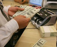 USD tiếp tục rớt giá. 